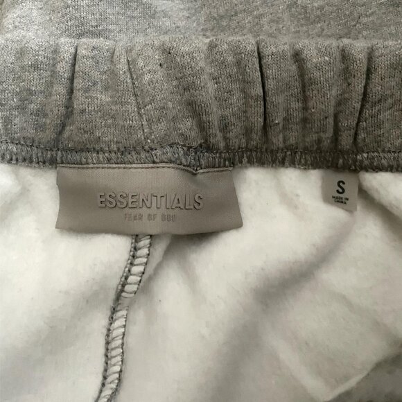 Fear of God Essentials Shorts Dark Oatmeal - Picture 3 of 3